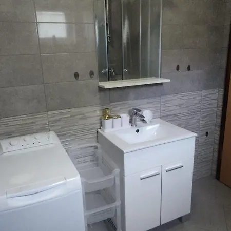 Apartmana&j1111 Kastela