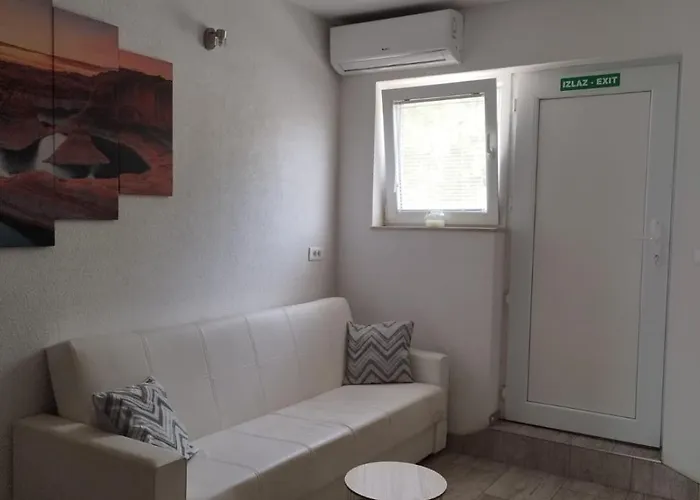 Apartmana&j1111 アパート